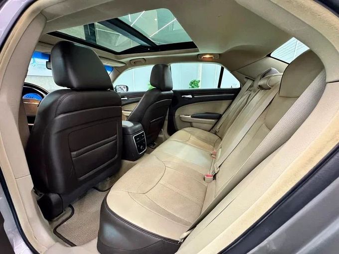 Used Chrysler 300C II Facelift, 3.6 l, 2015 in Sharjah by Ayoon Alhoot Motors, Grey color. GCC Specs | AUTO.AE