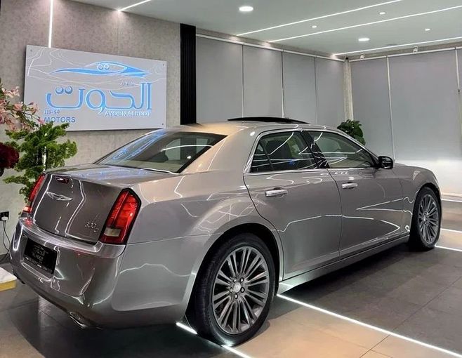 Used Chrysler 300C II Facelift, 3.6 l, 2015 in Sharjah by Ayoon Alhoot Motors, Grey color. GCC Specs | AUTO.AE