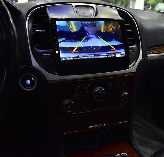 Подержанный Chrysler 300C II, 3.6 л, 2013 в Шардже от Honey Gidosha Used Cars Tr. Красный цвет.  | AUTO.AE