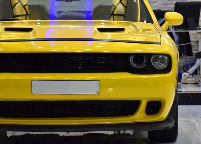 Used Dodge Challenger III Facelift 2, 3.6 l, 2019 in Sharjah by Honey Gidosha Used Cars Tr., Yellow color.  | AUTO.AE