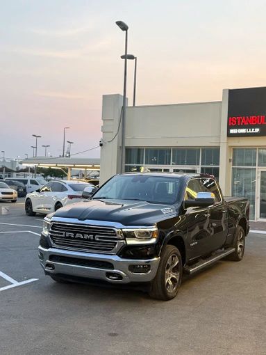 Подержанный Dodge RAM IV (DS/DJ), 5.7 л, 2022 в Шардже от Istanbul Elite Used Cars Черный цвет. Канадская | AUTO.AE