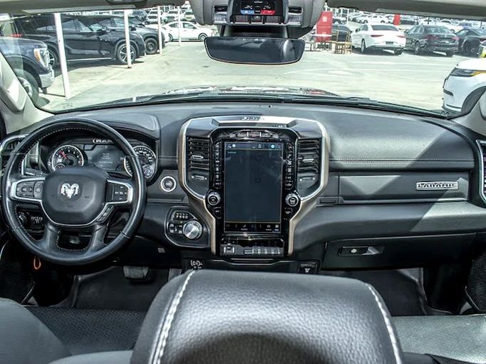 Подержанный Dodge RAM IV (DS/DJ), 5.7 л, 2022 в Шардже от Istanbul Elite Used Cars Черный цвет. Канадская | AUTO.AE