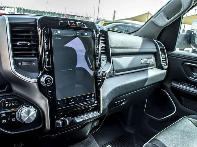 Подержанный Dodge RAM IV (DS/DJ), 5.7 л, 2022 в Шардже от Istanbul Elite Used Cars Черный цвет. Канадская | AUTO.AE