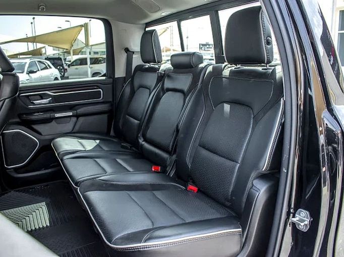 Подержанный Dodge RAM IV (DS/DJ), 5.7 л, 2022 в Шардже от Istanbul Elite Used Cars Черный цвет. Канадская | AUTO.AE