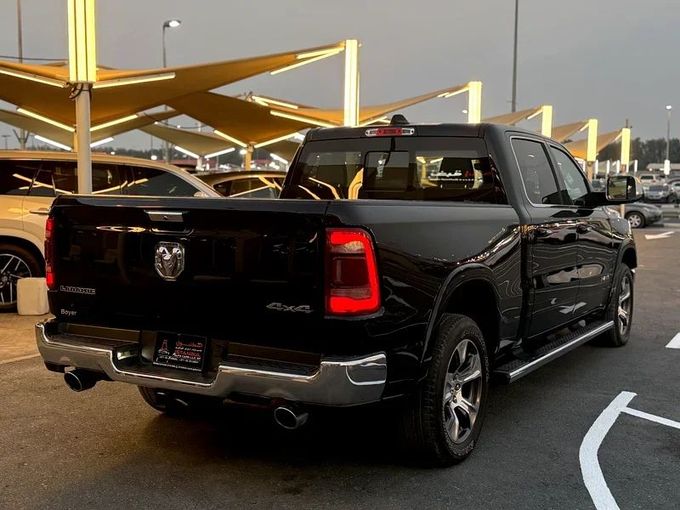 Подержанный Dodge RAM IV (DS/DJ), 5.7 л, 2022 в Шардже от Istanbul Elite Used Cars Черный цвет. Канадская | AUTO.AE