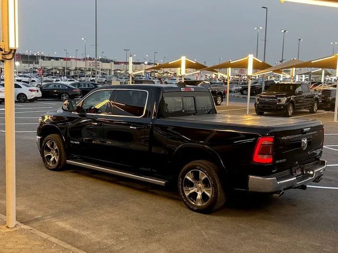 Подержанный Dodge RAM IV (DS/DJ), 5.7 л, 2022 в Шардже от Istanbul Elite Used Cars Черный цвет. Канадская | AUTO.AE