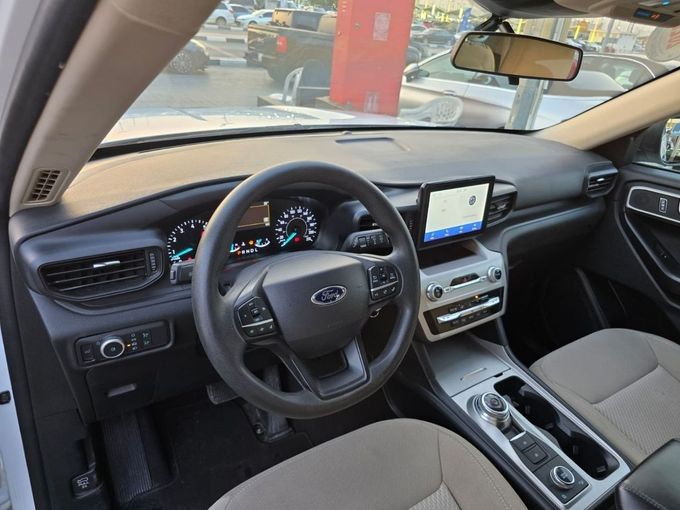 Used Ford Explorer VI, 3.3 l, 2022 in Sharjah by Rebou Najd Used Cars, White color. GCC Specs | AUTO.AE