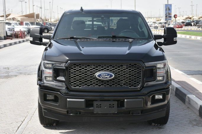Подержанный Ford F-150 XIV, 3.5 л, 2020 в Шардже от Alfaris Used Cars Черный цвет.  | AUTO.AE