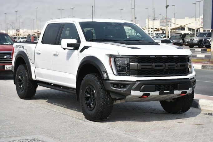 Подержанный Ford F-150 XIV, 3.5 л, 2023 в Шардже от Alfaris Used Cars Белый цвет.  | AUTO.AE