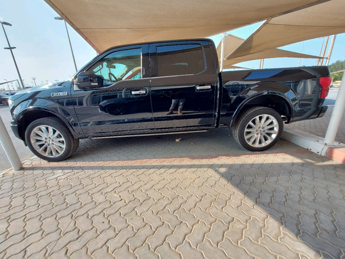 Подержанный Ford F-150 XIII Рестайлинг, 3.5 л, 2019 в Шардже от MK Cars Черный цвет. Американская | AUTO.AE