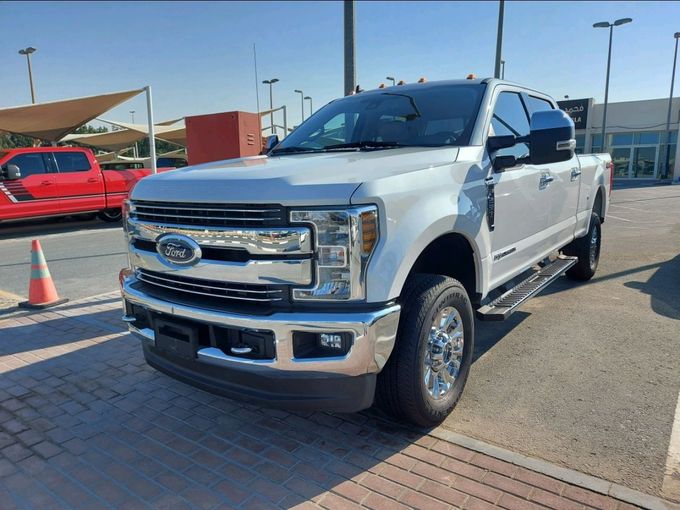 Подержанный Ford F-150 XIII Рестайлинг, 3.0 л, 2019 в Шардже от MK Cars Белый цвет. Американская | AUTO.AE