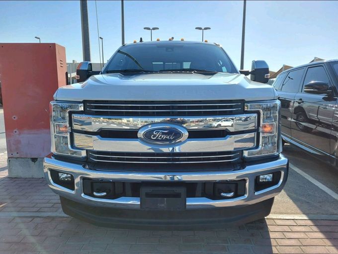 Подержанный Ford F-150 XIII Рестайлинг, 3.0 л, 2019 в Шардже от MK Cars Белый цвет. Американская | AUTO.AE
