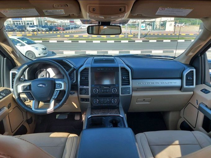Подержанный Ford F-150 XIII Рестайлинг, 3.0 л, 2019 в Шардже от MK Cars Белый цвет. Американская | AUTO.AE