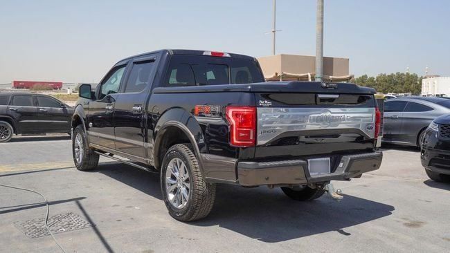 Подержанный Ford F-150 XIII Рестайлинг, 3.5 л, 2017 в Шардже от Alnujoom Al Malakiah Used Cars Черный цвет. Американская | AUTO.AE