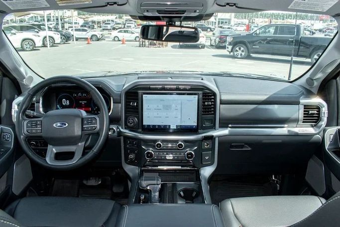 Подержанный Ford F-150 XIV, 5.0 л, 2022 в Шардже от Istanbul Elite Used Cars Черный цвет. Канадская | AUTO.AE