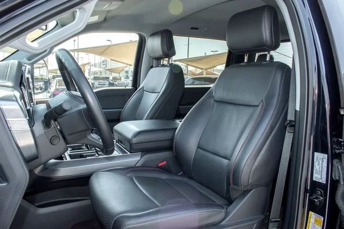 Подержанный Ford F-150 XIV, 5.0 л, 2022 в Шардже от Istanbul Elite Used Cars Черный цвет. Канадская | AUTO.AE