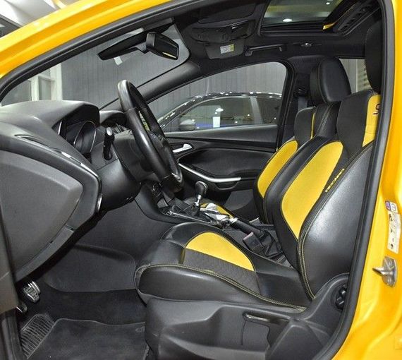 Подержанный Ford Focus ST III Рестайлинг, 2.0 л, 2016 в Шардже от Honey Gidosha Used Cars Tr. Желтый цвет.  | AUTO.AE