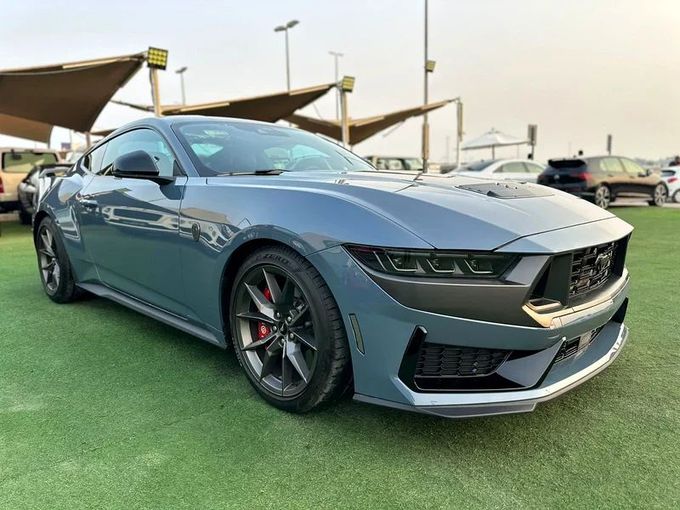 Подержанный Ford Mustang VII, 5.0 л, 2025 в Шардже от Ahmad alkhodari Motors Бирюзовый цвет. GCC | AUTO.AE