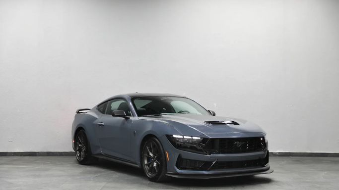 Подержанный Ford Mustang VII, 5.0 л, 2024 в Шардже от Al Qassem Cars Trading Голубой цвет. Американская | AUTO.AE