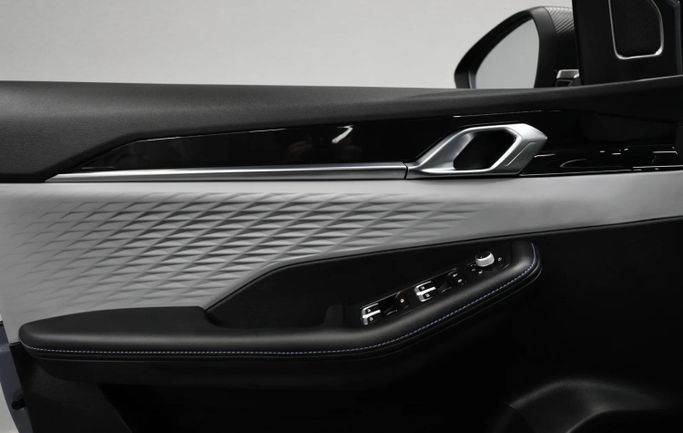 Новый Geely Coolray I Рестайлинг, 1.5 л, 2025 в Шардже от Al Qassem Cars Trading Серый цвет. GCC | AUTO.AE