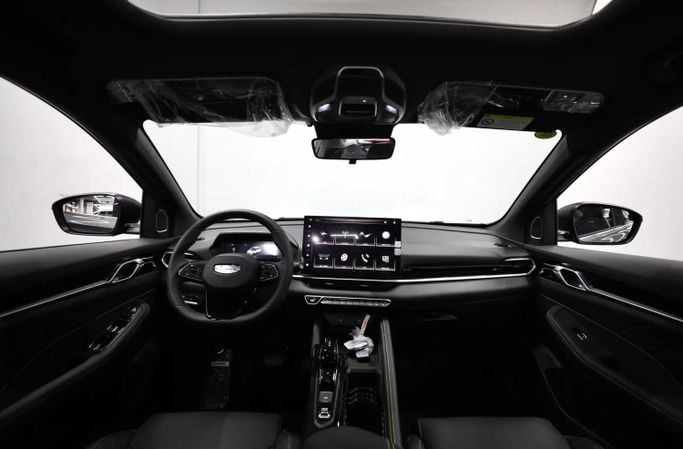Новый Geely Coolray I Рестайлинг, 1.5 л, 2025 в Шардже от Al Qassem Cars Trading Серый цвет. GCC | AUTO.AE