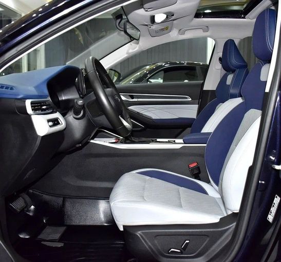 Новый Geely Emgrand L, 1.4 л, 2024 в Шардже от Honey Gidosha Used Cars Tr. Синий цвет. GCC | AUTO.AE