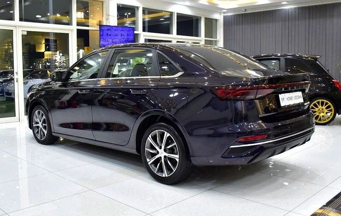Новый Geely Emgrand L, 1.4 л, 2024 в Шардже от Honey Gidosha Used Cars Tr. Синий цвет. GCC | AUTO.AE