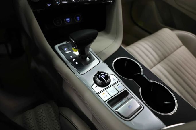 Подержанный Genesis G70 I Рестайлинг, 2.5 л, 2024 в Шардже от Al Qassem Cars Trading Серый цвет. Корейская | AUTO.AE