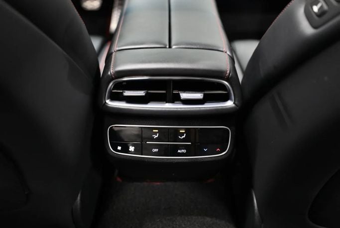 Подержанный Genesis G80 II, 3.5 л, 2022 в Шардже от Al Qassem Cars Trading Синий цвет. Корейская | AUTO.AE