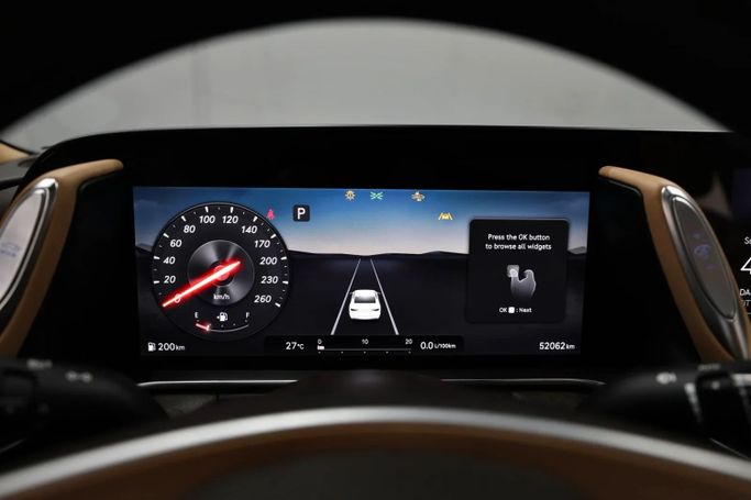 Подержанный Genesis G90 II, 3.5 л, 2023 в Шардже от Al Qassem Cars Trading Золотистый цвет. Корейская | AUTO.AE