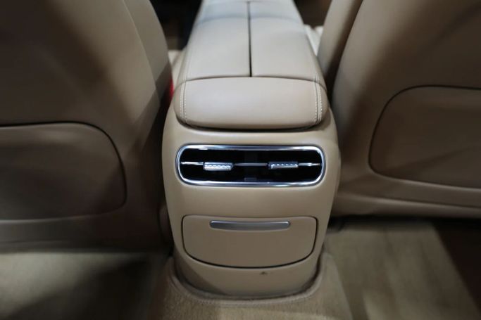 Подержанный Genesis G90 II, 3.5 л, 2023 в Шардже от Al Qassem Cars Trading Золотистый цвет. Корейская | AUTO.AE