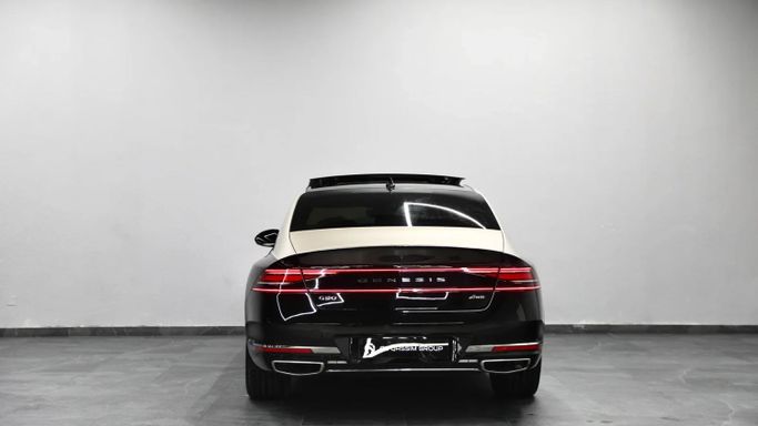 Подержанный Genesis G90 II, 3.5 л, 2023 в Шардже от Al Qassem Cars Trading Золотистый цвет. Корейская | AUTO.AE
