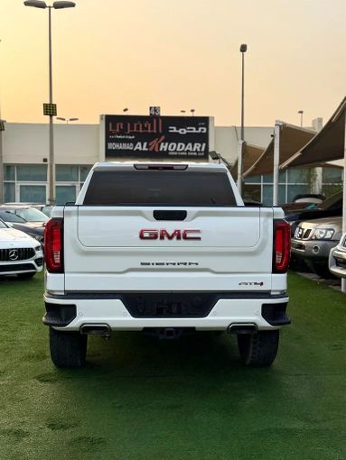 Подержанный GMC Sierra IV, 4.3 л, 2021 в Шардже от Ahmad alkhodari Motors Белый цвет. GCC | AUTO.AE