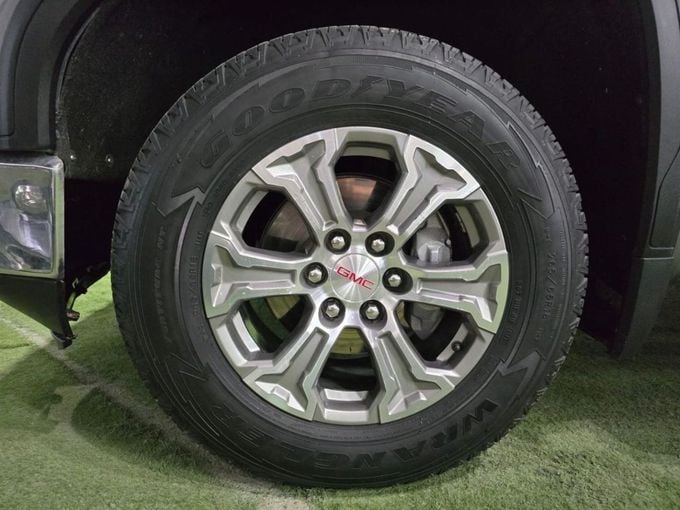 Used GMC Sierra IV, 5.3 l, 2021 in Sharjah by Rebou Najd Used Cars, Grey color. GCC Specs | AUTO.AE
