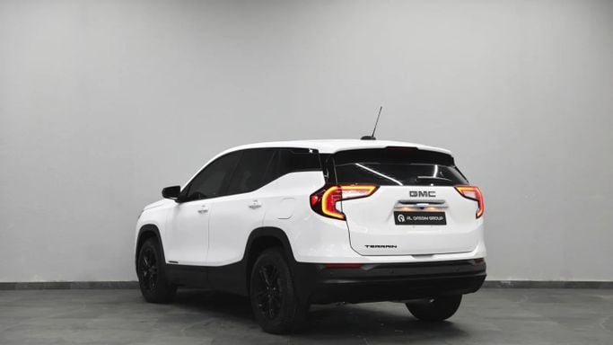 Подержанный GMC Terrain II Рестайлинг, 1.5 л, 2023 в Шардже от Al Qassem Cars Trading Белый цвет. GCC | AUTO.AE