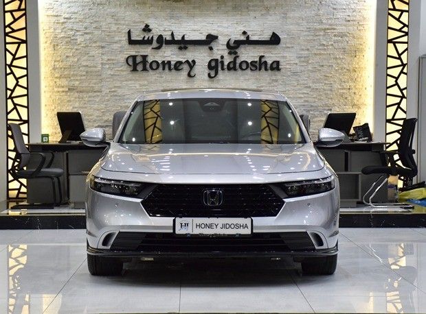 Подержанный Honda Accord XI, 2.0 л, 2023 в Шардже от Honey Gidosha Used Cars Tr. Серебристый цвет.  | AUTO.AE