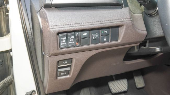 Подержанный Honda Odyssey V Рестайлинг, 2.4 л, 2019 в Шардже от Alnujoom Al Malakiah Used Cars Белый цвет. GCC | AUTO.AE