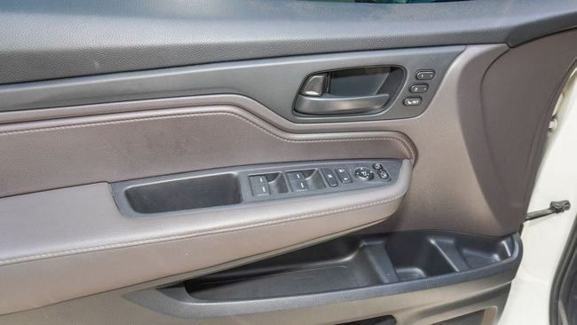 Подержанный Honda Odyssey V Рестайлинг, 2.4 л, 2019 в Шардже от Alnujoom Al Malakiah Used Cars Белый цвет. GCC | AUTO.AE