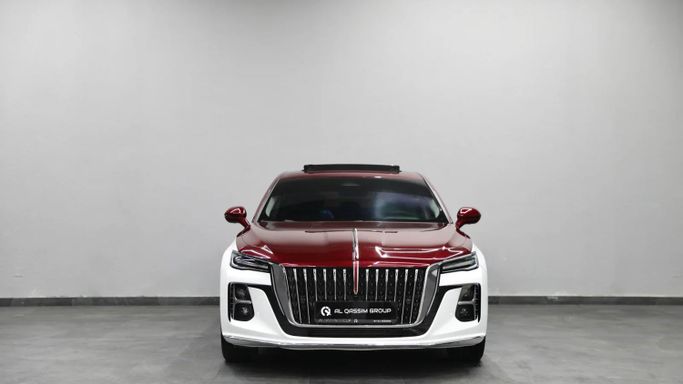 Подержанный Hongqi H5 II, 2.0 л, 2023 в Шардже от Al Qassem Cars Trading Бордовый цвет. GCC | AUTO.AE