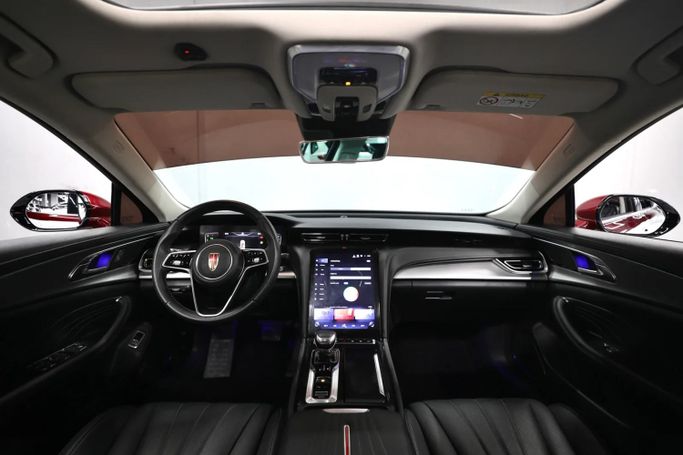 Подержанный Hongqi H5 II, 2.0 л, 2023 в Шардже от Al Qassem Cars Trading Бордовый цвет. GCC | AUTO.AE