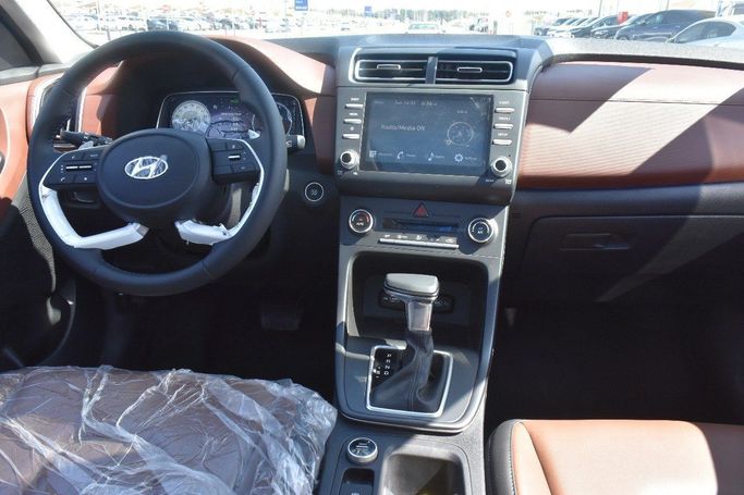 جديدة Hyundai Creta شد الوجه الثاني, 2.0 l, 2025 في في الشارقة من Alfaris Used Cars، اللون أبيض.  | AUTO.AE