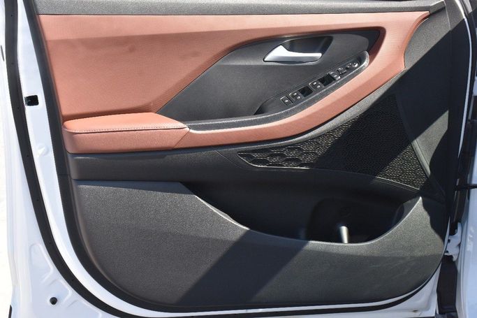 جديدة Hyundai Creta شد الوجه الثاني, 2.0 l, 2025 في في الشارقة من Alfaris Used Cars، اللون أبيض.  | AUTO.AE