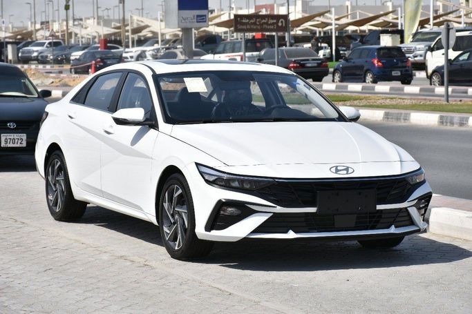 Новый Hyundai Elantra VII (CN7) Рестайлинг, 1.6 л, 2025 в Шардже от Alfaris Used Cars Белый цвет.  | AUTO.AE