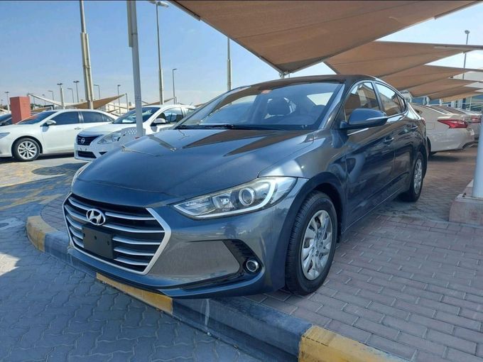 Подержанный Hyundai Elantra VI (AD), 2.0 л, 2016 в Шардже от Alhamoor Used Cars Серый цвет. GCC | AUTO.AE
