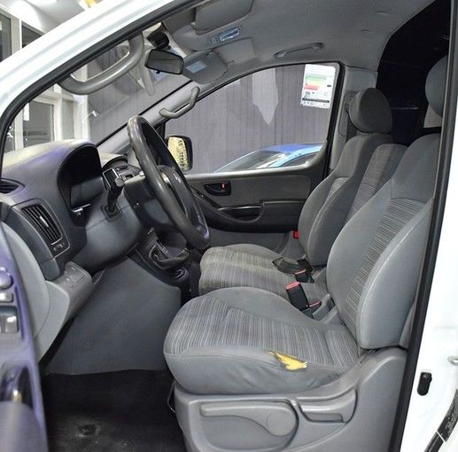 Подержанный Hyundai H-1 II Рестайлинг 2, 2.4 л, 2021 в Шардже от Honey Gidosha Used Cars Tr. Белый цвет.  | AUTO.AE