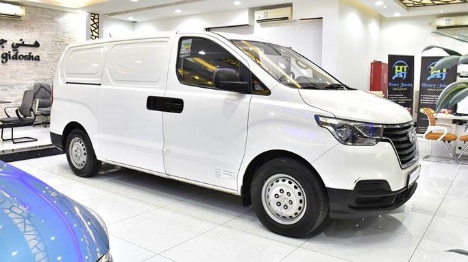 Подержанный Hyundai H-1 II Рестайлинг 2, 2.4 л, 2021 в Шардже от Honey Gidosha Used Cars Tr. Белый цвет.  | AUTO.AE