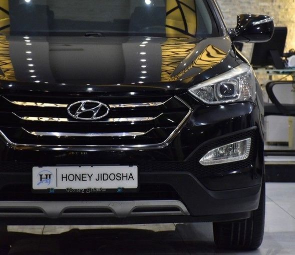 Подержанный Hyundai Santa Fe III, 3.3 л, 2014 в Шардже от Honey Gidosha Used Cars Tr. Черный цвет.  | AUTO.AE