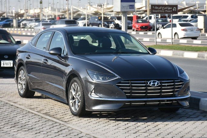 Подержанный Hyundai Sonata VIII (DN8), 2.5 л, 2021 в Шардже от Alfaris Used Cars Серый цвет.  | AUTO.AE
