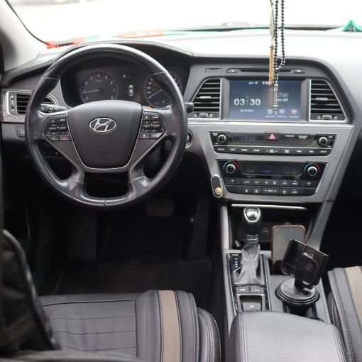 Подержанный Hyundai Sonata VII (LF), 2.0 л, 2015 в Шардже от MK Cars Серебристый цвет. Американская | AUTO.AE