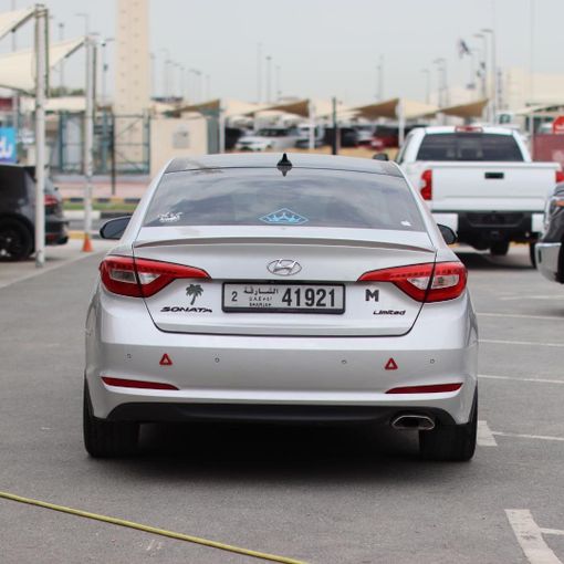 Подержанный Hyundai Sonata VII (LF), 2.0 л, 2015 в Шардже от MK Cars Серебристый цвет. Американская | AUTO.AE